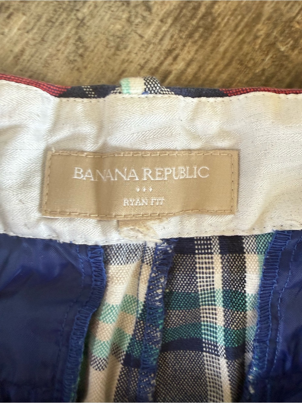 2 for $15 sale: Banana republic red green blue plaid Chino shorts (Ryan fit) / s - Picture 2 of 4